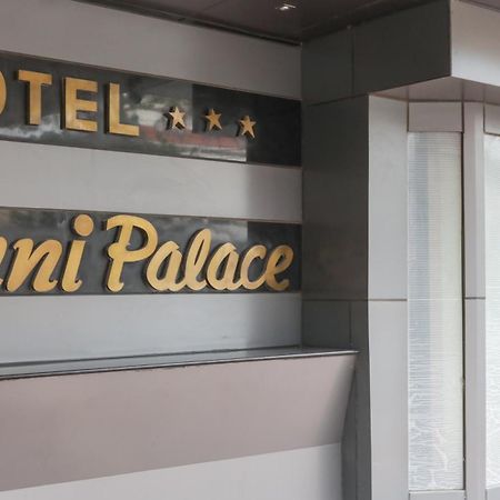 Treebo Omni Palace Indore Zewnętrze zdjęcie